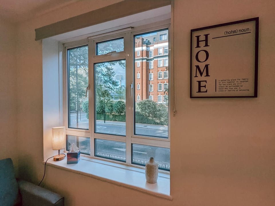House | 1 bedroom, desk