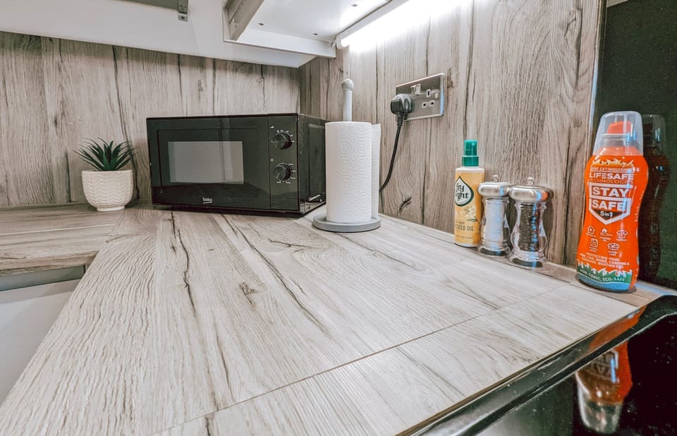 House | 1 bedroom, desk