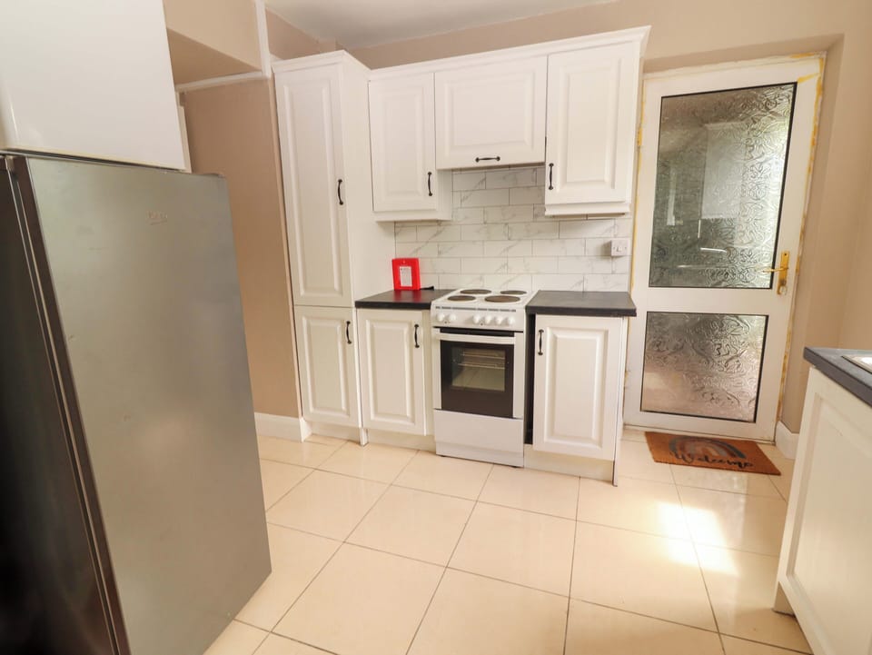 Cookware/dishes/utensils