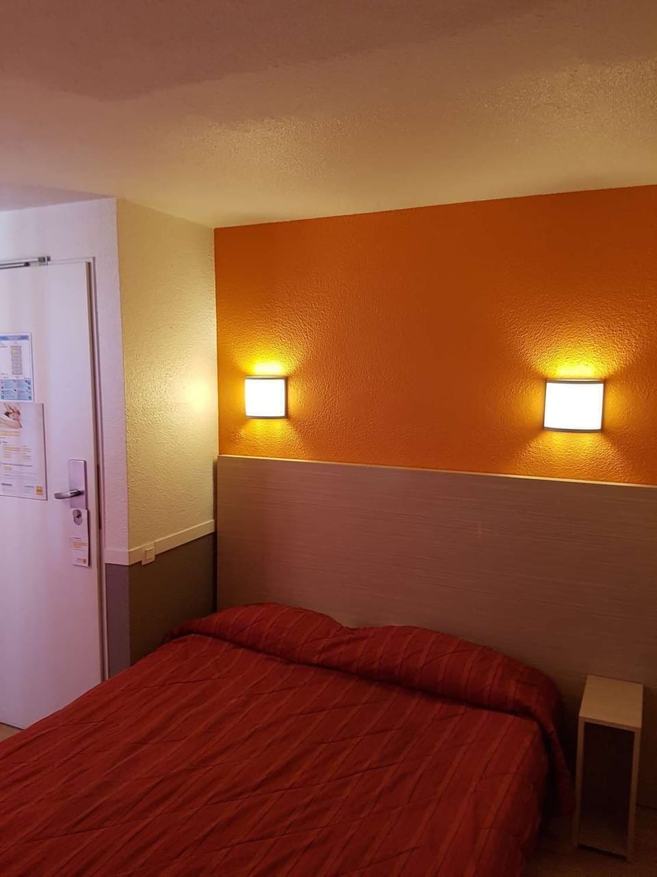 Standard Double Room | Desk, bed sheets
