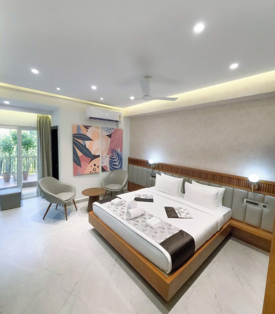 Deluxe Double or Twin Room, Balcony, City View | Desk, laptop workspace, soundproofing, free WiFi