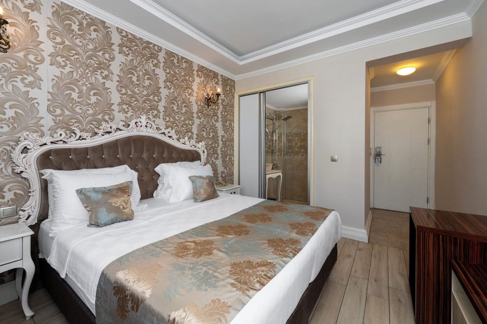 Deluxe Double or Twin Room, Garden View | Premium bedding, in-room safe, desk, free cribs/infant beds