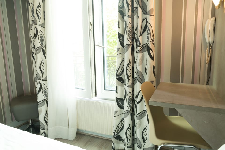 Single Room | Pillowtop beds, in-room safe, desk, blackout drapes