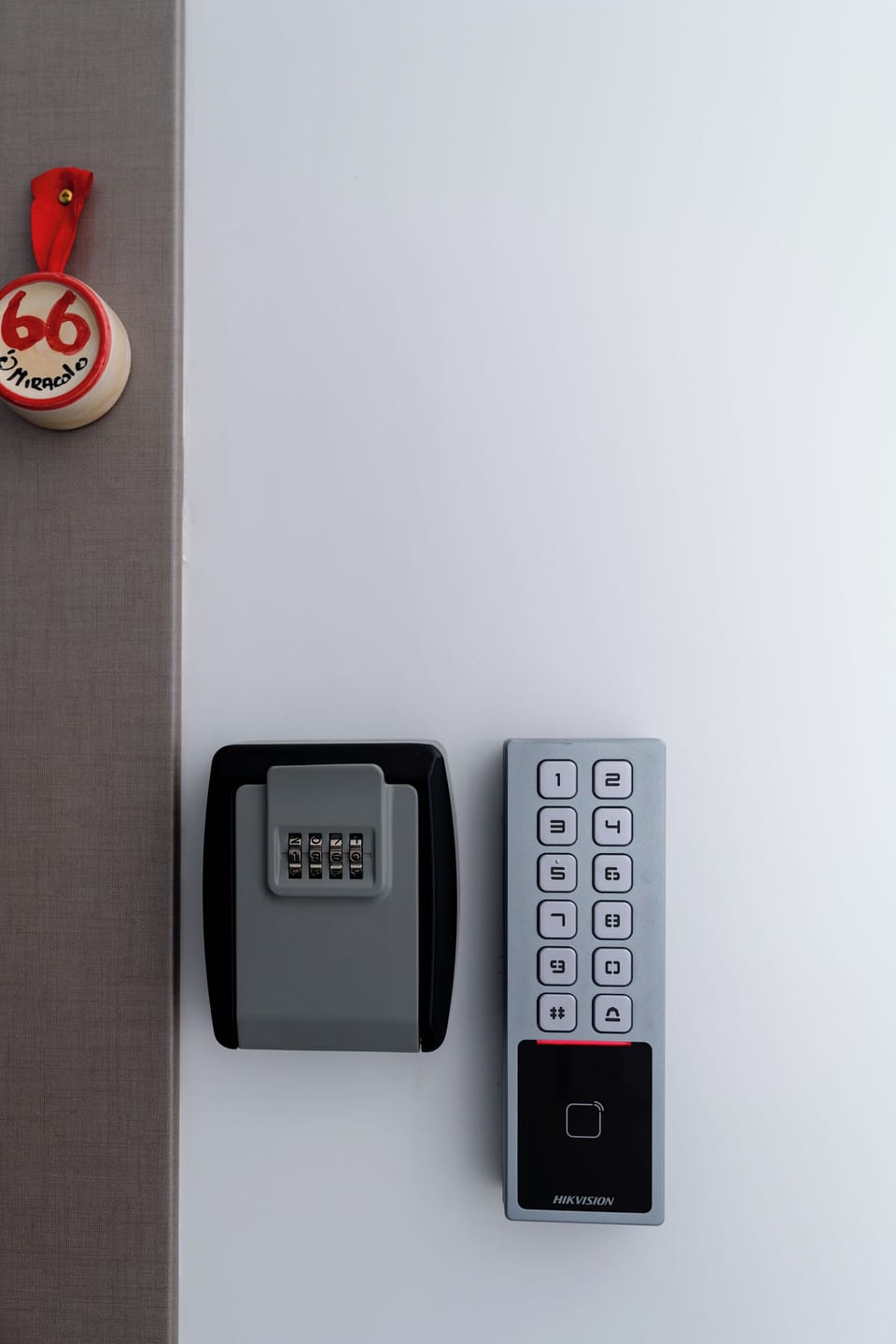 Check-in/check-out kiosk