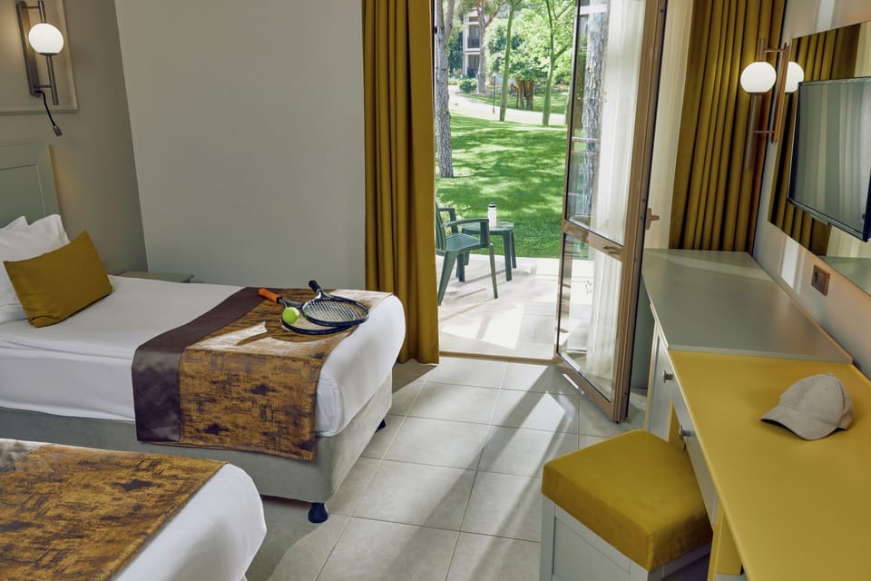 Classic Double Room | Free minibar items, in-room safe, desk, laptop workspace