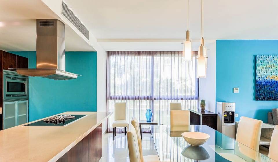 Luxury Condo, 2 Bedrooms | Private kitchen