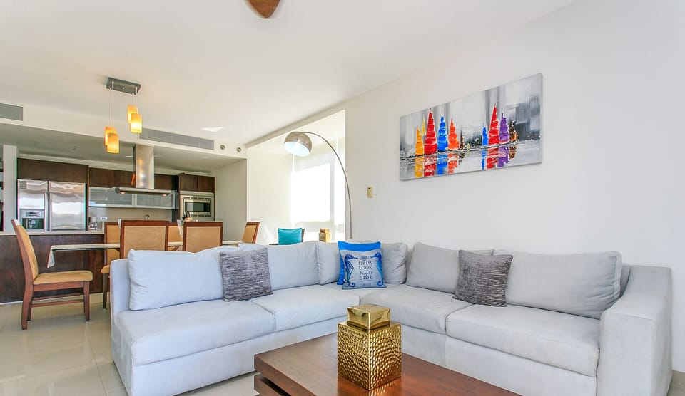 Deluxe Condo, 2 Bedrooms, Non Smoking, Jetted Tub | Living area | 32-inch Smart TV with cable channels, TV