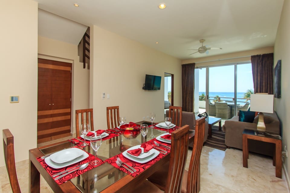 Panoramic Penthouse, 2 Bedrooms, Kitchen, Ocean View | In-room dining