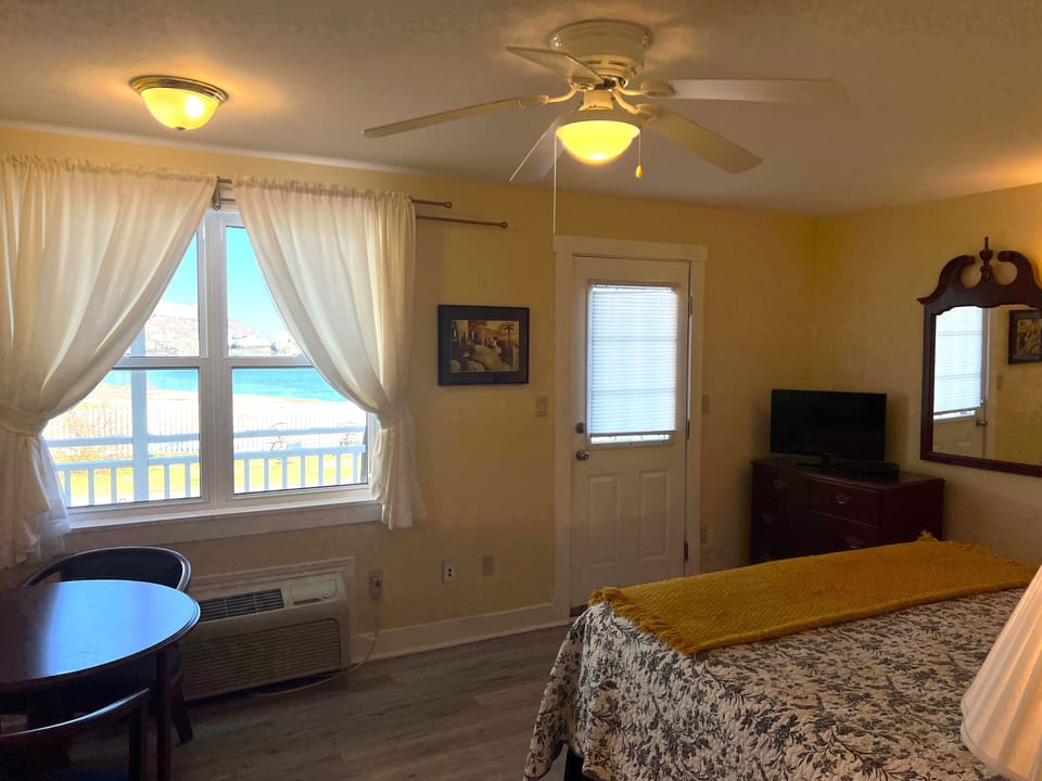 Room, 1 King Bed, Ocean View (Captain's Quarters) | 1 bedroom, individually decorated, soundproofing, iron/ironing board