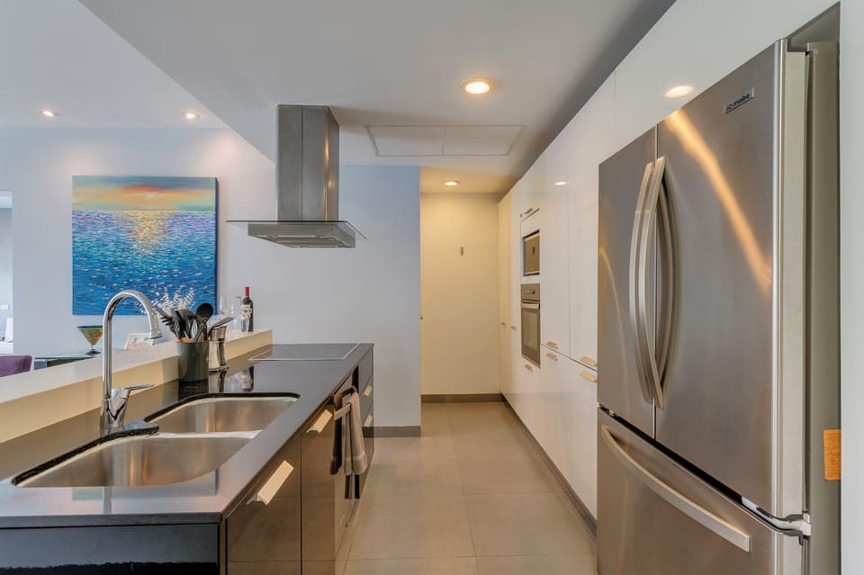Deluxe Condo, 2 Bedrooms, Balcony, Golf View (Hole In One Condo) | Private kitchen | Full-size fridge, microwave, stovetop, cookware/dishes/utensils
