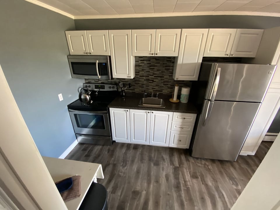 Room #3 Signature Apartment, 1 Bedroom | Private kitchen | Fridge, microwave, coffee/tea maker