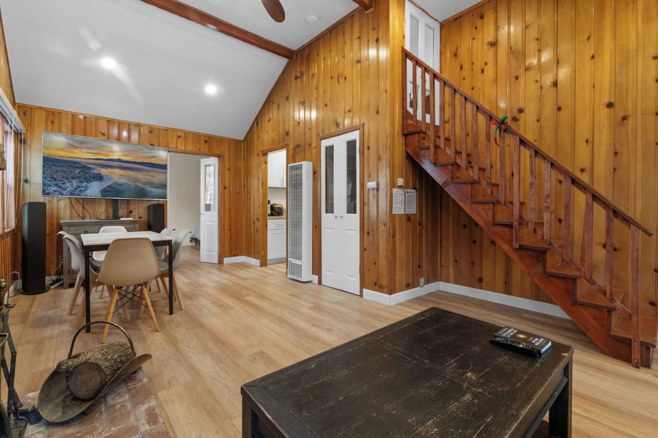 Flat-screen TV, fireplace