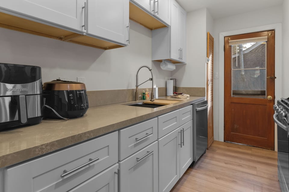 Electric kettle, toaster