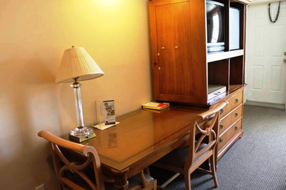 Standard Room, 1 King Bed | Premium bedding, desk, free WiFi, wheelchair access