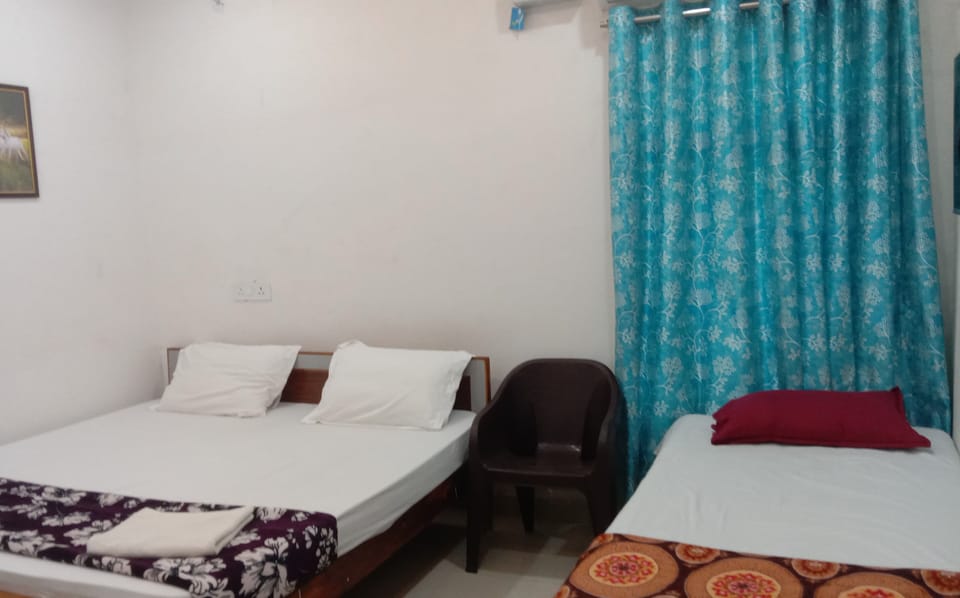 Triple Room | Free WiFi, bed sheets