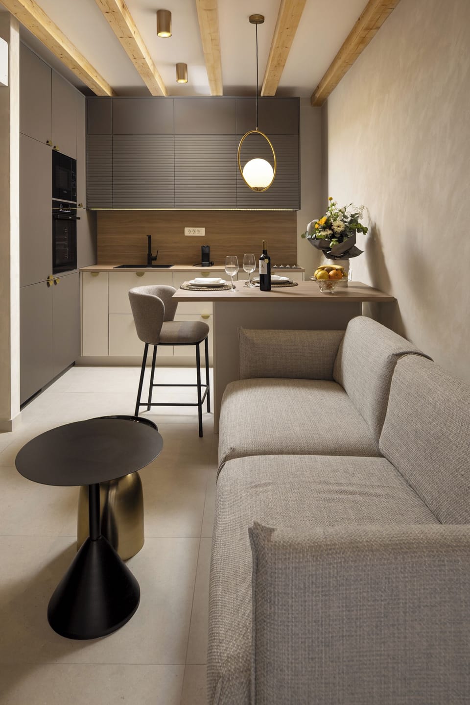 Villa Maja Aurelia in the centre Romantic Studio Apartment | Living area | 109-cm Smart TV with satellite channels