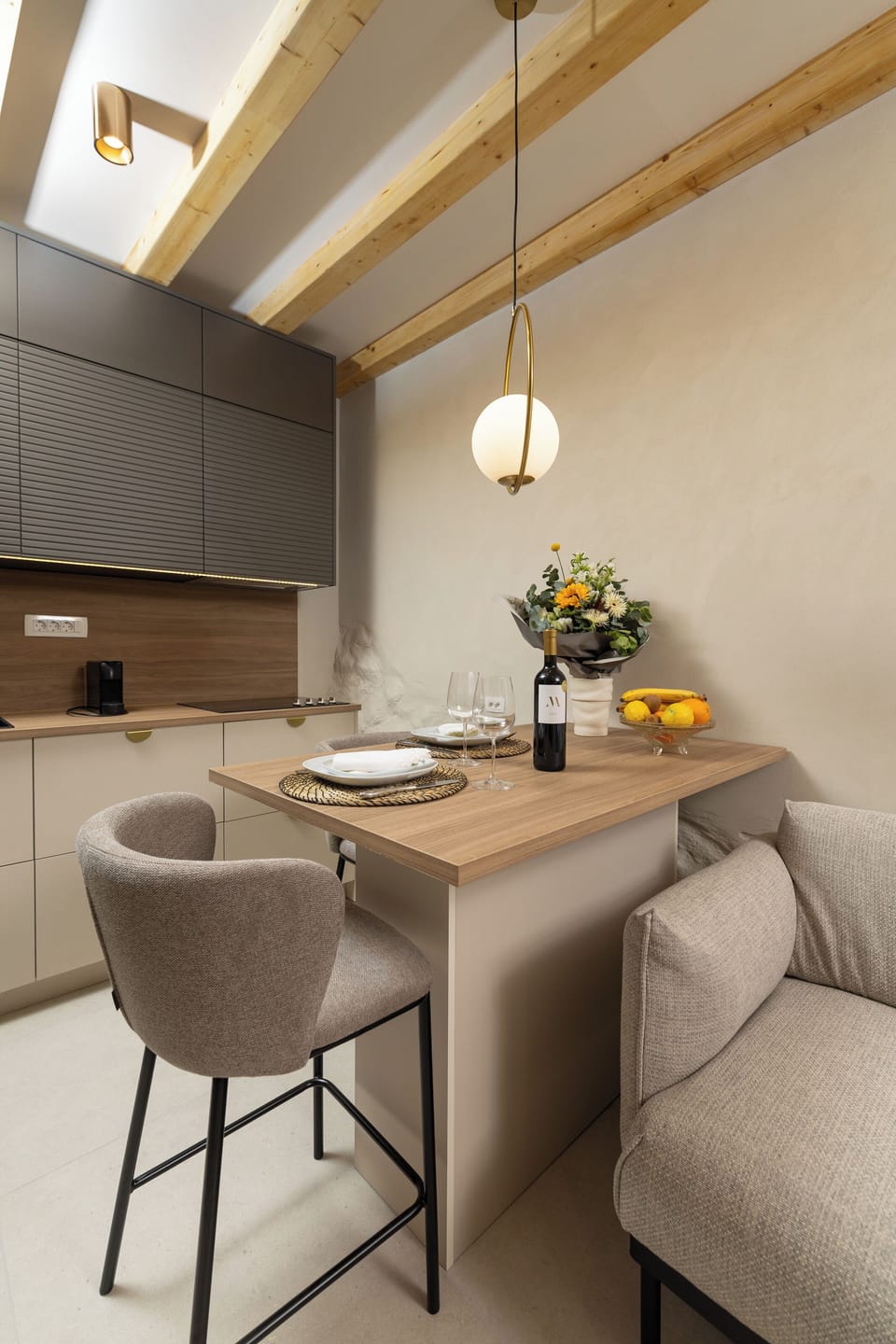 Villa Maja Aurelia in the centre Romantic Studio Apartment | Living area | 109-cm Smart TV with satellite channels