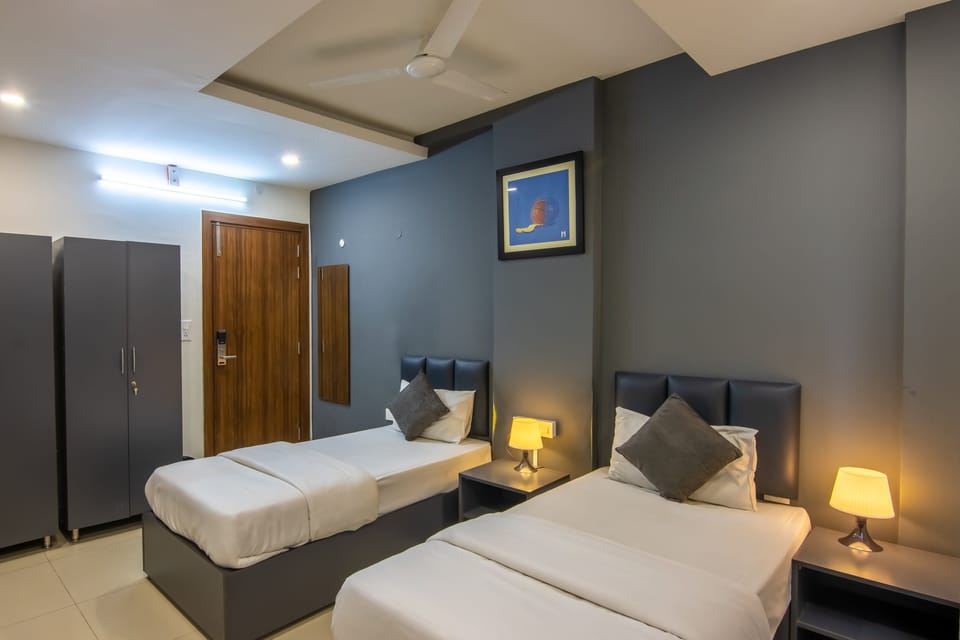 Studio, City View | In-room safe, desk, laptop workspace, blackout drapes