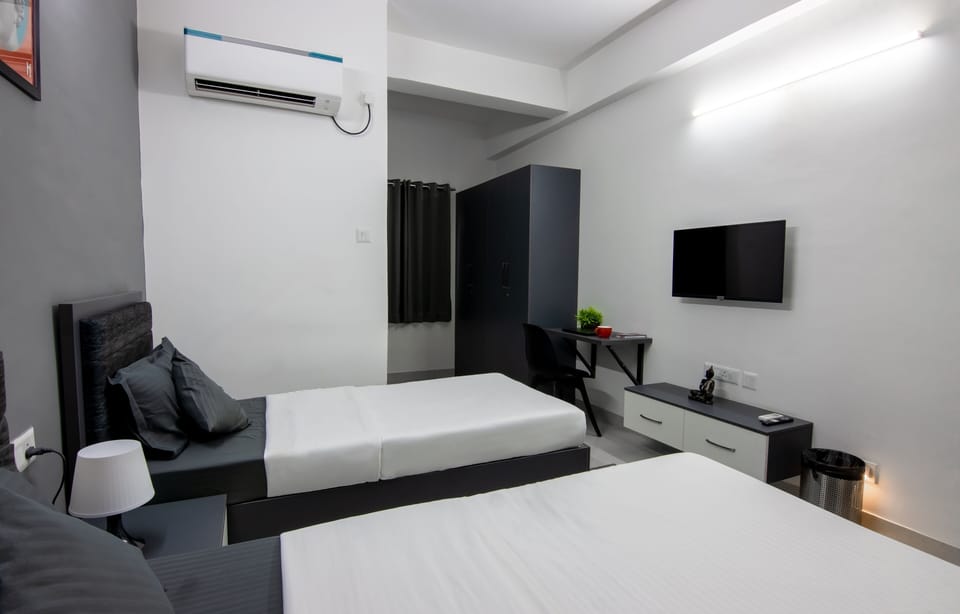 Studio, City View | In-room safe, desk, laptop workspace, blackout drapes