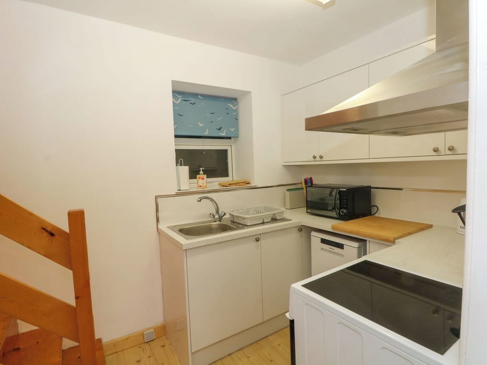 Dishwasher, cookware/dishes/utensils
