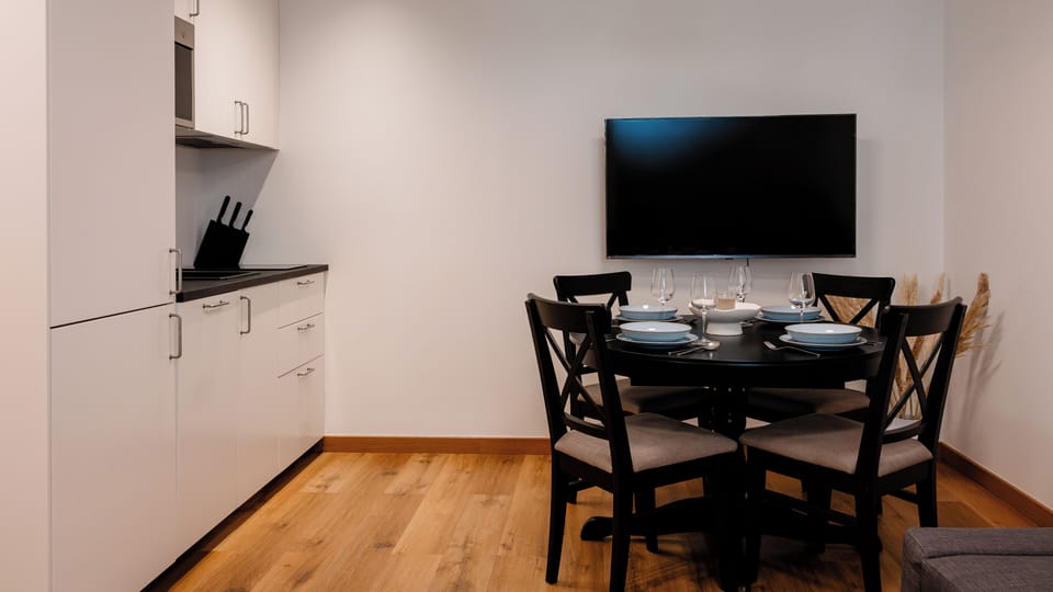 Apartment (1 A) | In-room dining