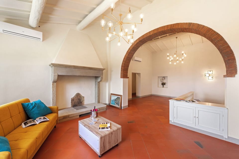 Honeymoon Villa, 6 Bedrooms, Terrace, Mountainside (Villa Chimera Green 12 with Pool &) | Living area | Smart TV