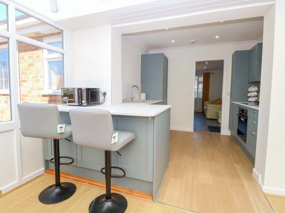 Fridge, microwave, dishwasher, toaster