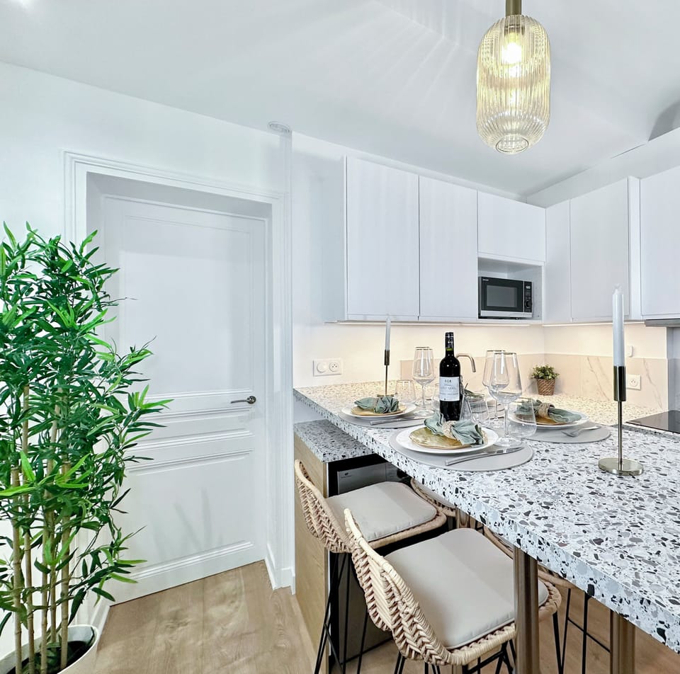 Apartment, Courtyard View | Dining room