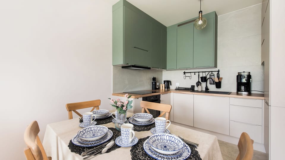 Apartment (24) | Private kitchen | Fridge, stovetop, electric kettle, cookware/dishes/utensils