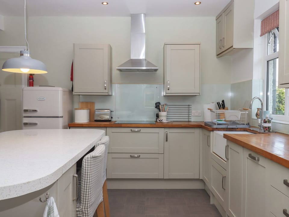 Fridge, microwave, dishwasher, toaster