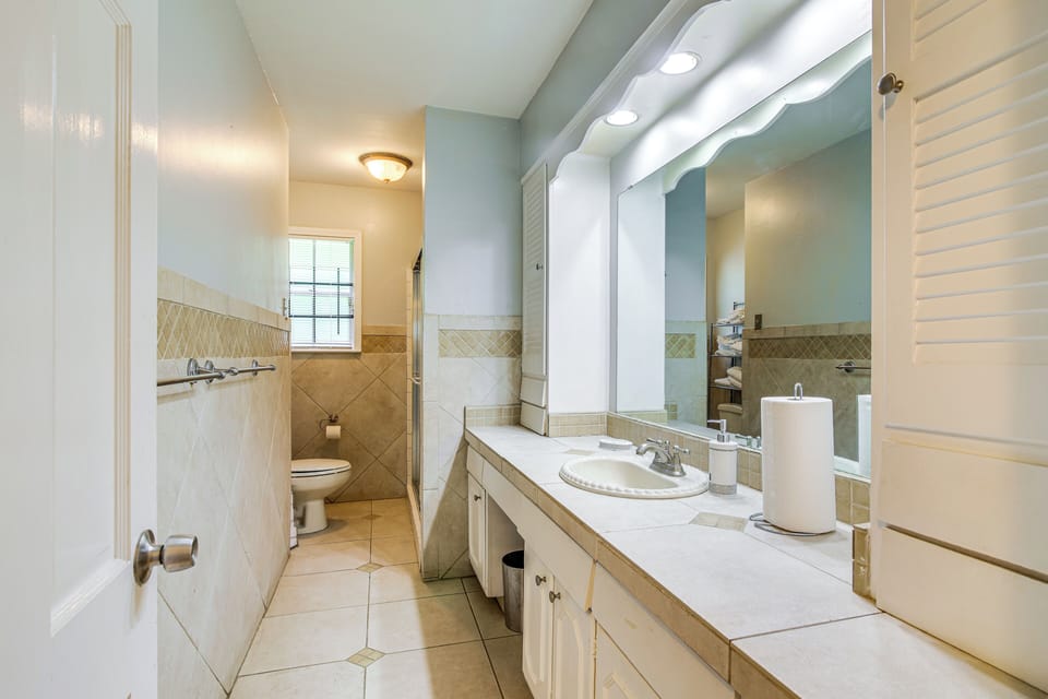Walk to Graceland: Spacious Memphis Home! Cottage in Memphis