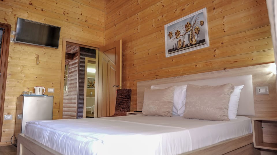 Triple Room, City View | Free WiFi, bed sheets