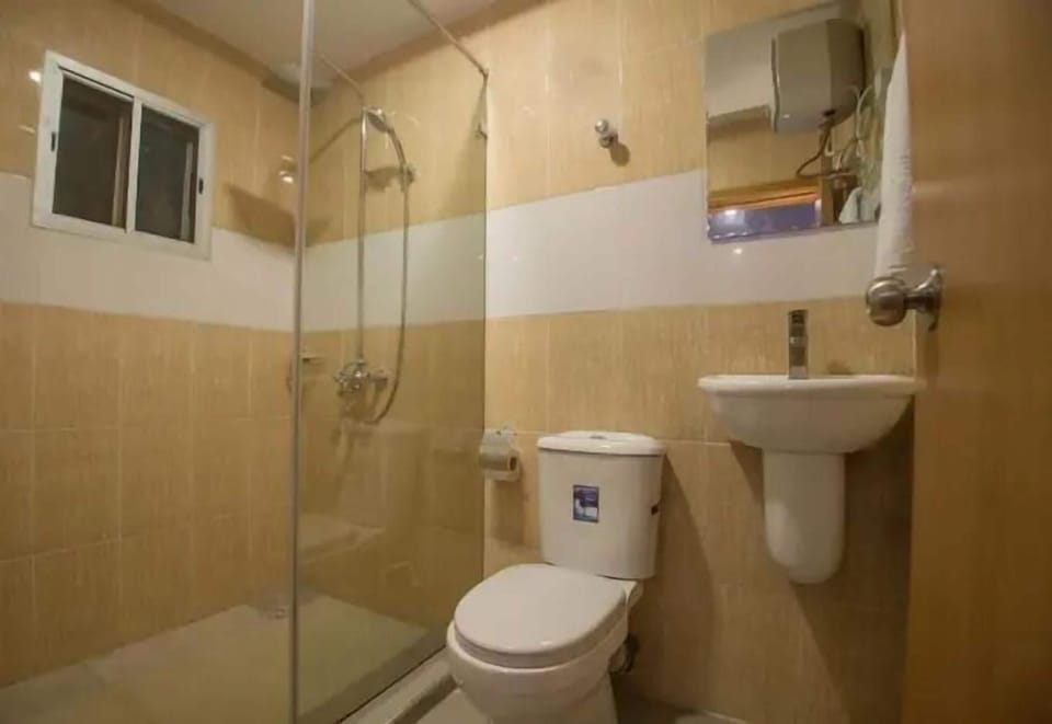 Deluxe Room, Balcony, City View | Bathroom | Free toiletries, hair dryer, towels, soap