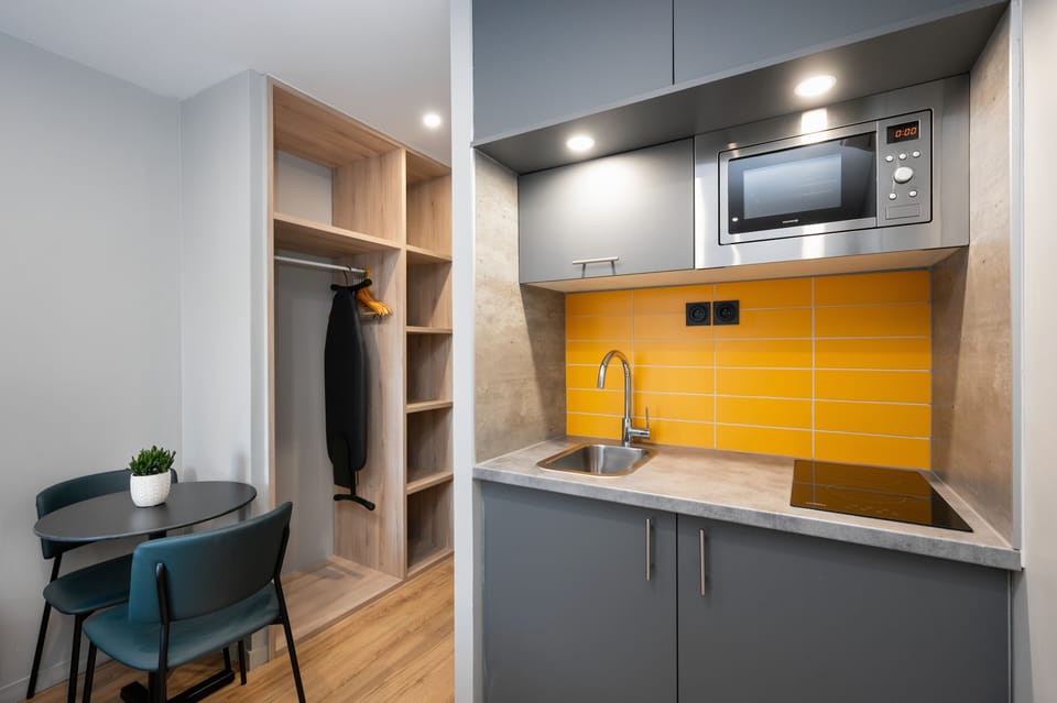 In-room safe, soundproofing, iron/ironing board, free WiFi