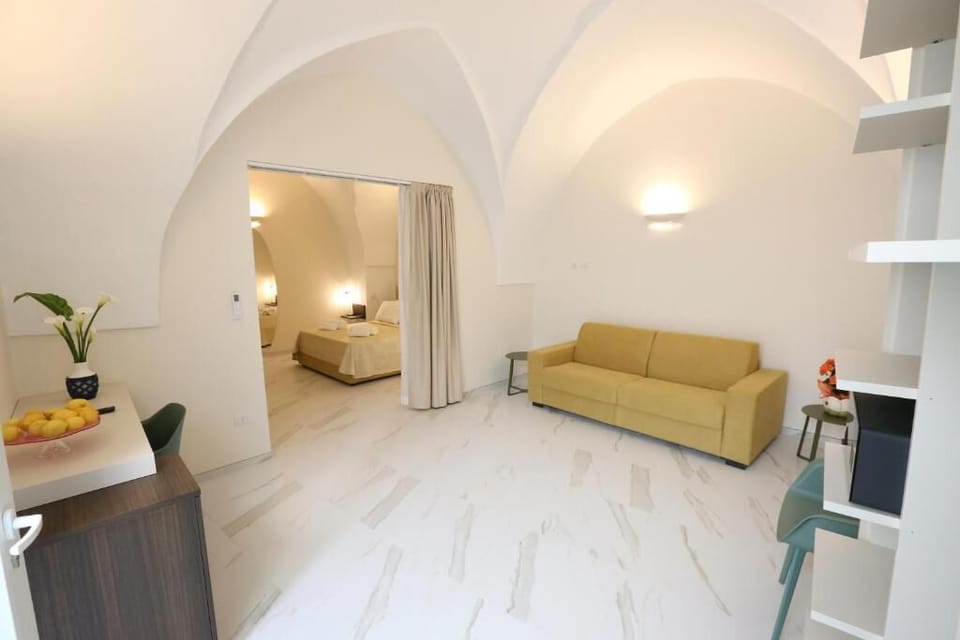 Suite | In-room safe, desk, soundproofing, free WiFi