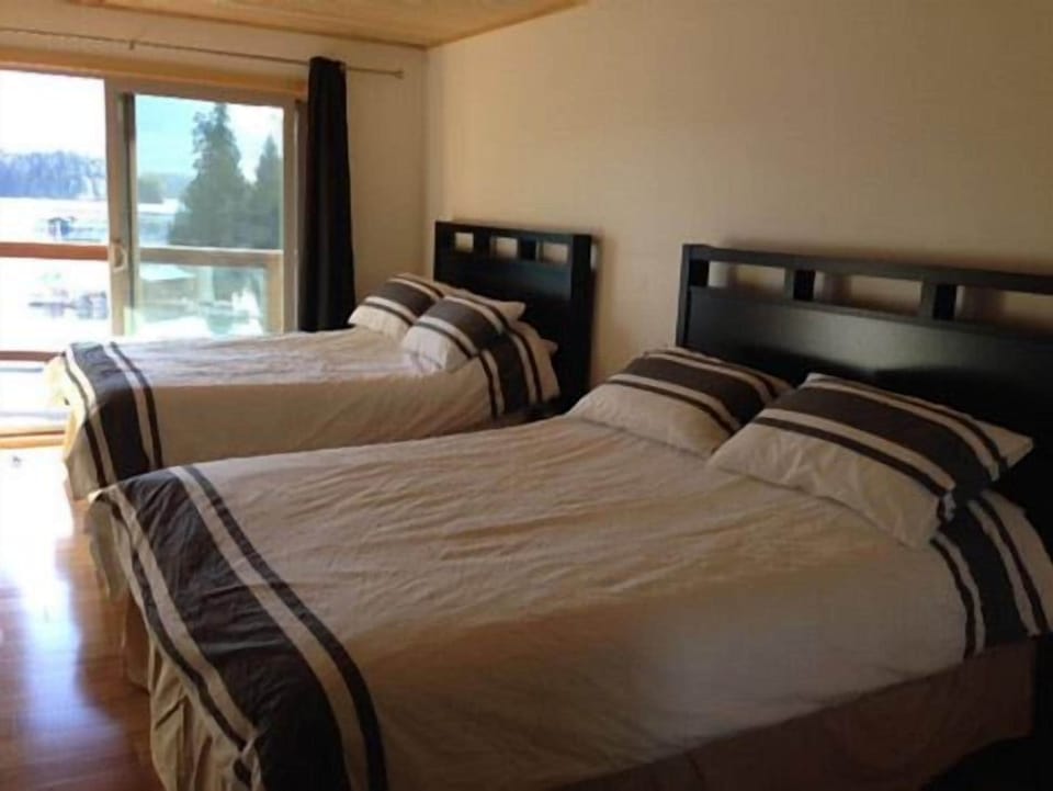 Room, 2 Queen Beds | Free rollaway beds, free WiFi, bed sheets