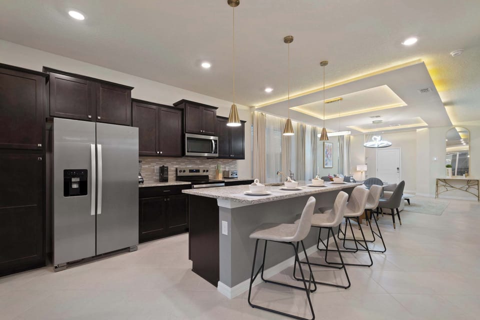 House, Multiple Beds, Pool Access, Pool View (16226TW WCR) | Private kitchen | Fridge, microwave, oven, stovetop