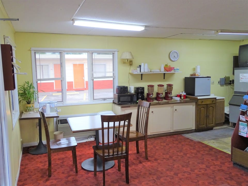 Breakfast area