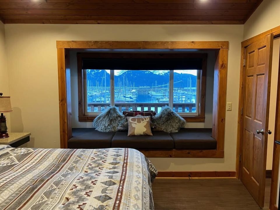 Executive Suite, 1 Bedroom, Marina View, Oceanfront | Premium bedding, free WiFi, bed sheets