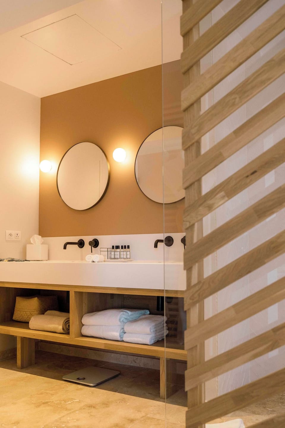 Suite Junior Soleilla | Bathroom | Rainfall showerhead, free toiletries, hair dryer, bathrobes