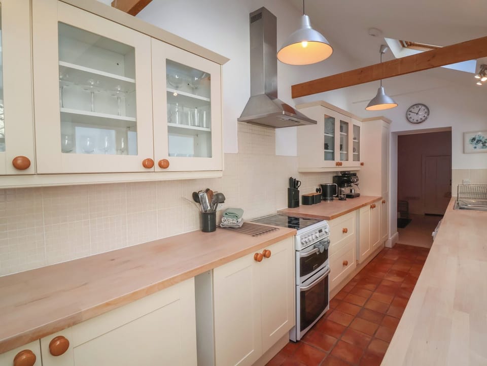 Dishwasher, cookware/dishes/utensils