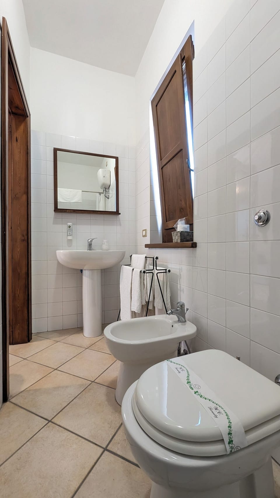 Classic Quadruple Room | Bathroom | Shower, free toiletries, hair dryer, bidet