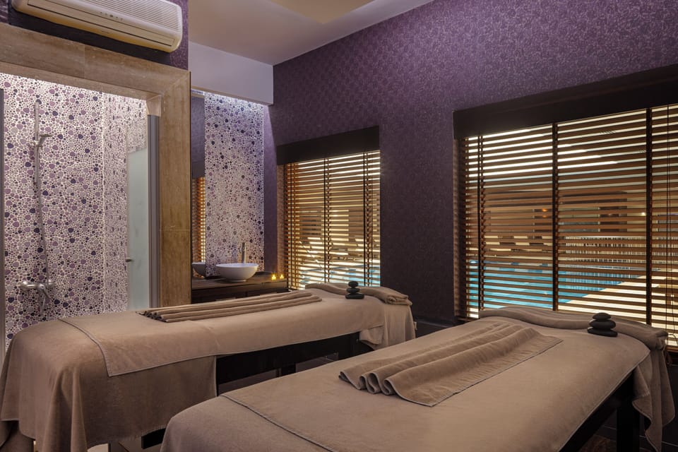 Sauna, Turkish bath, body treatments, facials, 5 treatment rooms