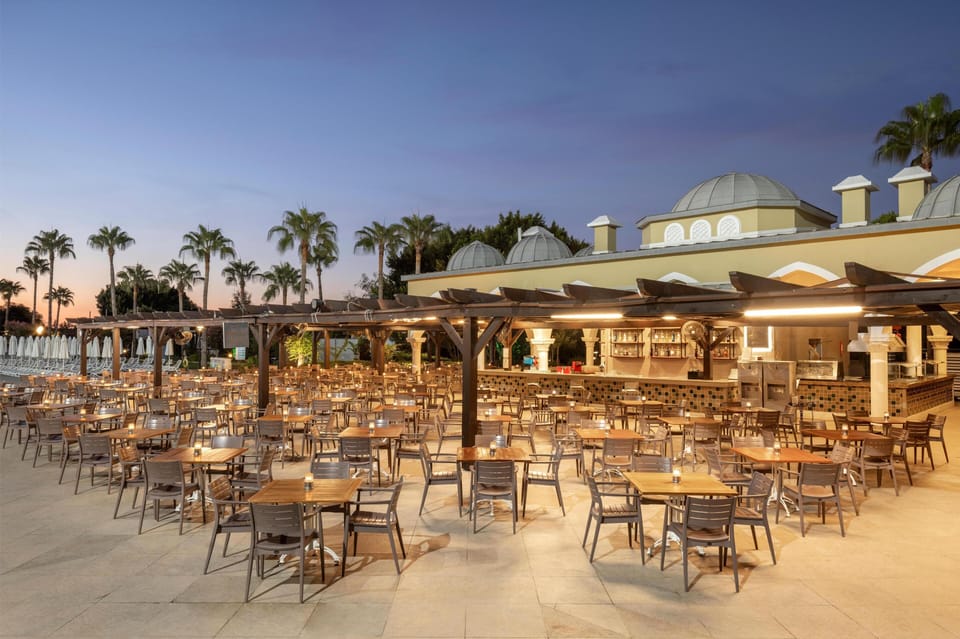 2 bars/lounges, poolside bar, beach bar