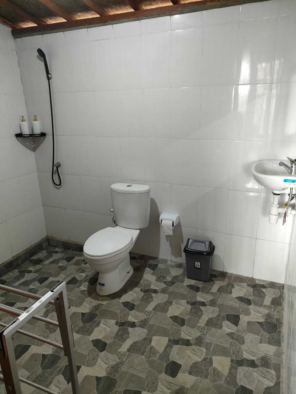 Deluxe Double Room, Pool View | Bathroom | Shower, free toiletries, hair dryer, bidet