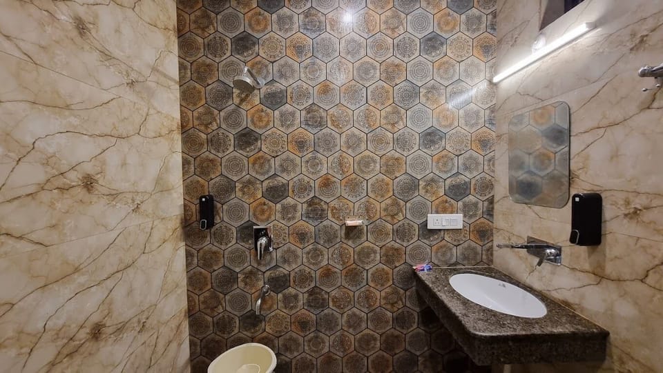 Deluxe Room, Mountain View | Bathroom | Free toiletries, bathrobes, slippers, towels
