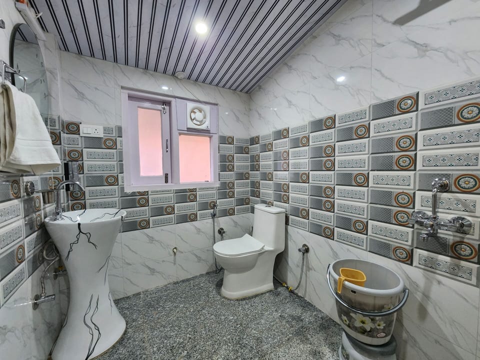 Superior Room, Balcony, Mountain View | Bathroom | Free toiletries, towels, soap, shampoo