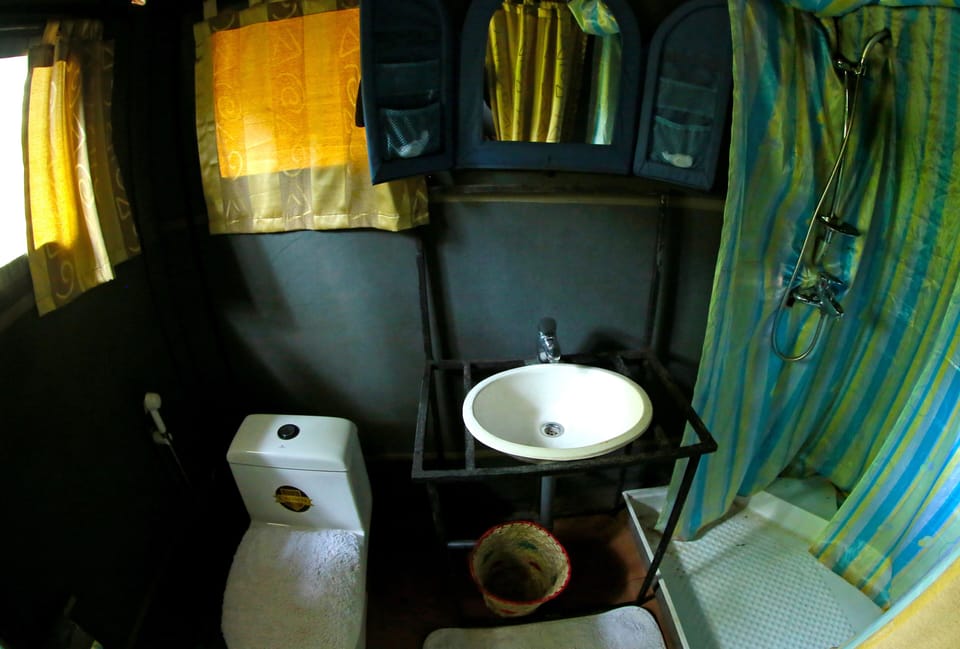 Deluxe Tent, River View | Bathroom | Shower, free toiletries, bidet, towels