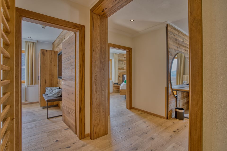 Exclusive Studio Suite | Minibar, in-room safe, desk, iron/ironing board