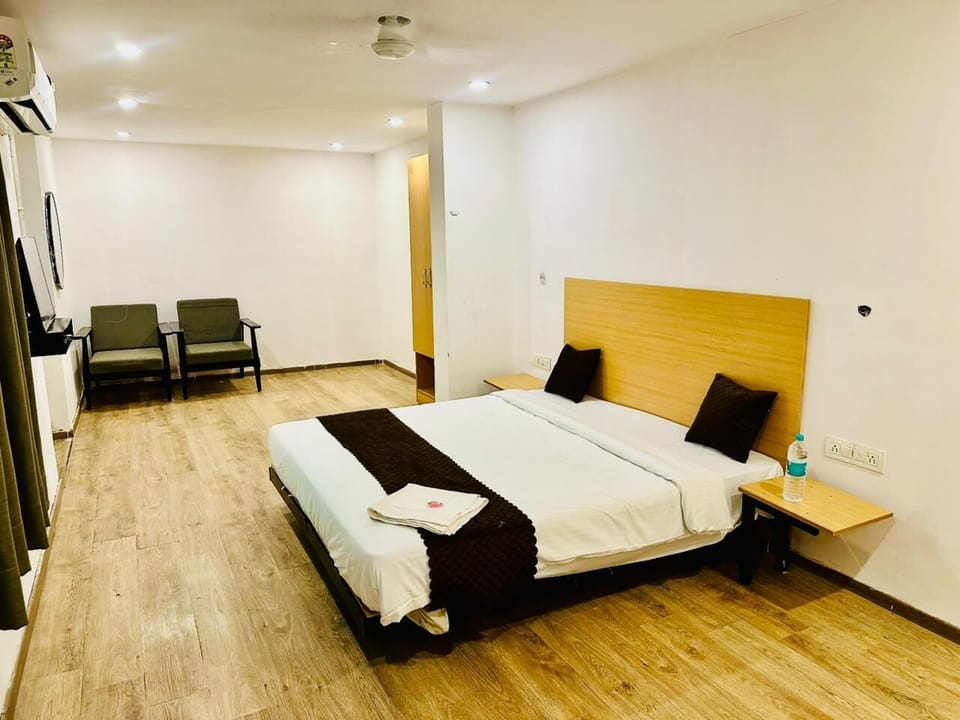 Executive Suite | Free WiFi, bed sheets
